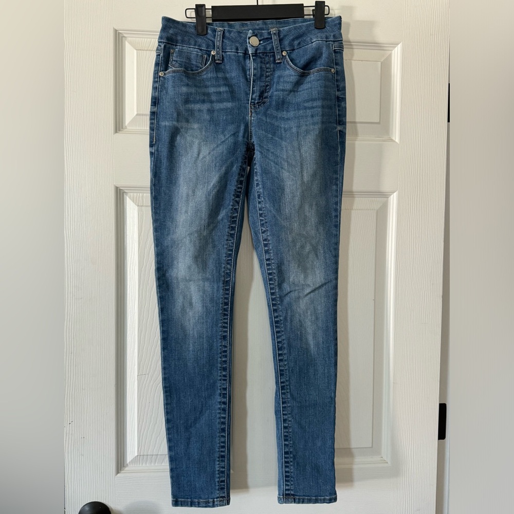 EUC Seven7 “Tummyless” jeans. Size 4.